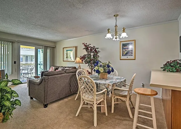 Walk To Beach: Isle Of Palms Condo W/ Pool Access!