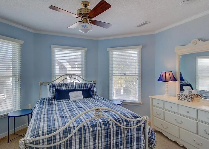 54 Pelican Bay By Avantstay